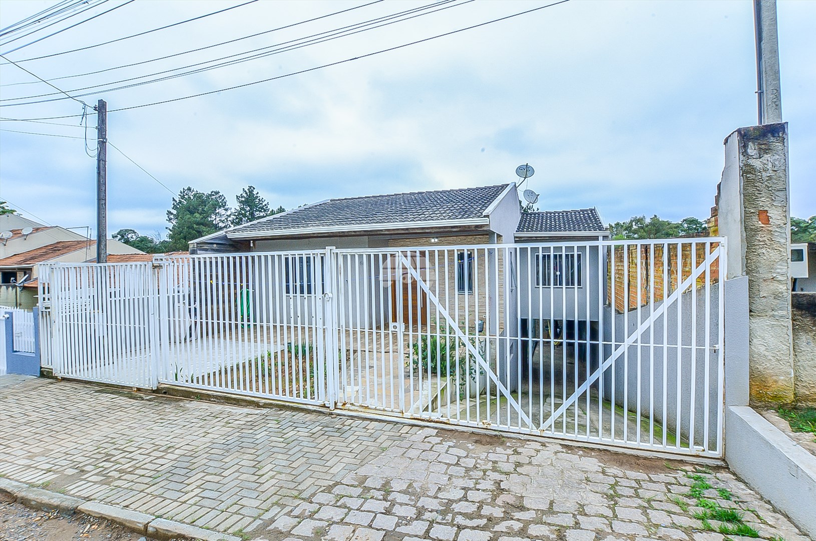 Casa à venda em Conjunto Habitacional Monsenhor Francisco Gorski, Campo Largo — Portal Chave Fácil