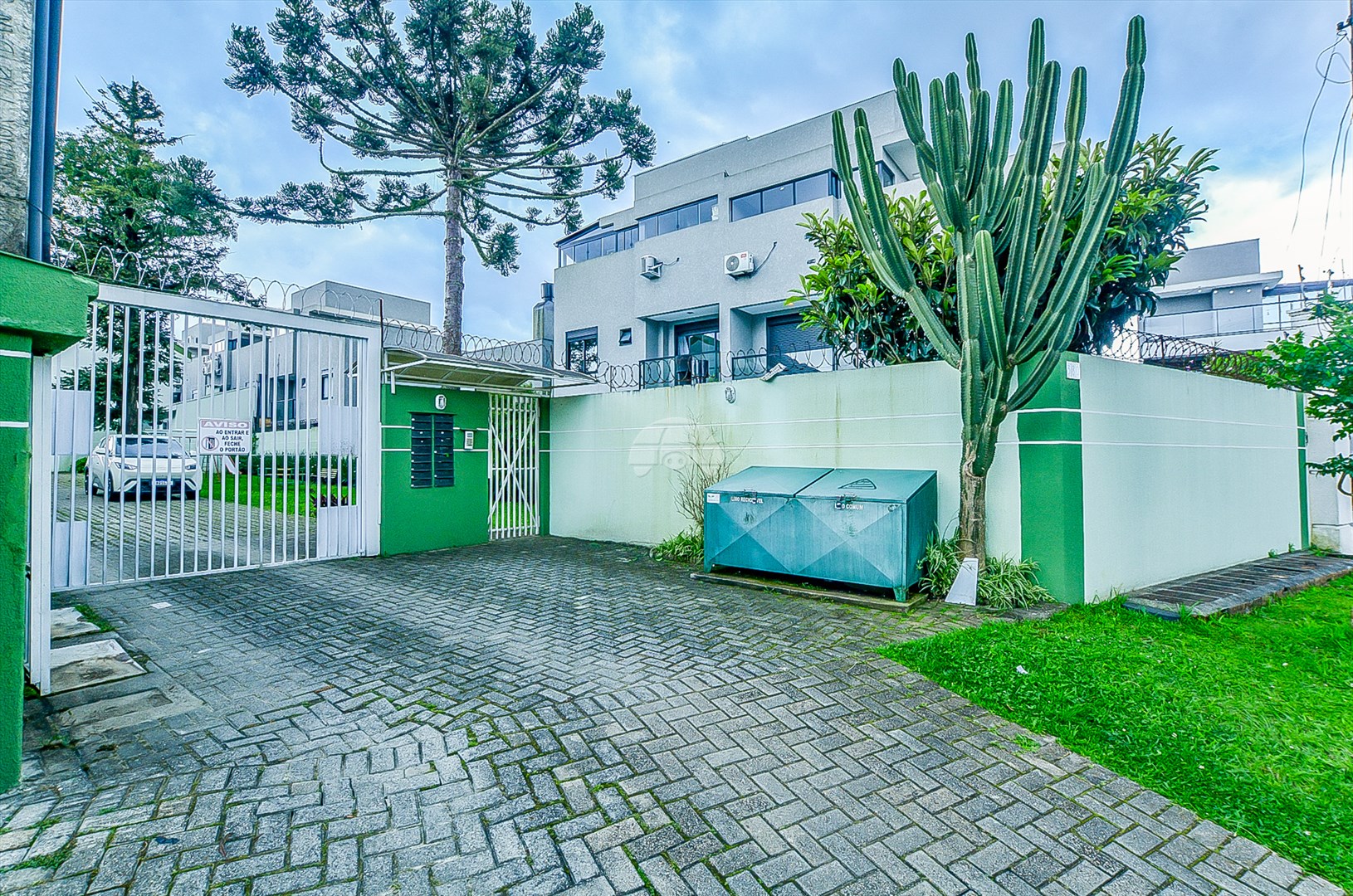 Casa à venda em Xaxim, Curitiba — Portal Chave Fácil