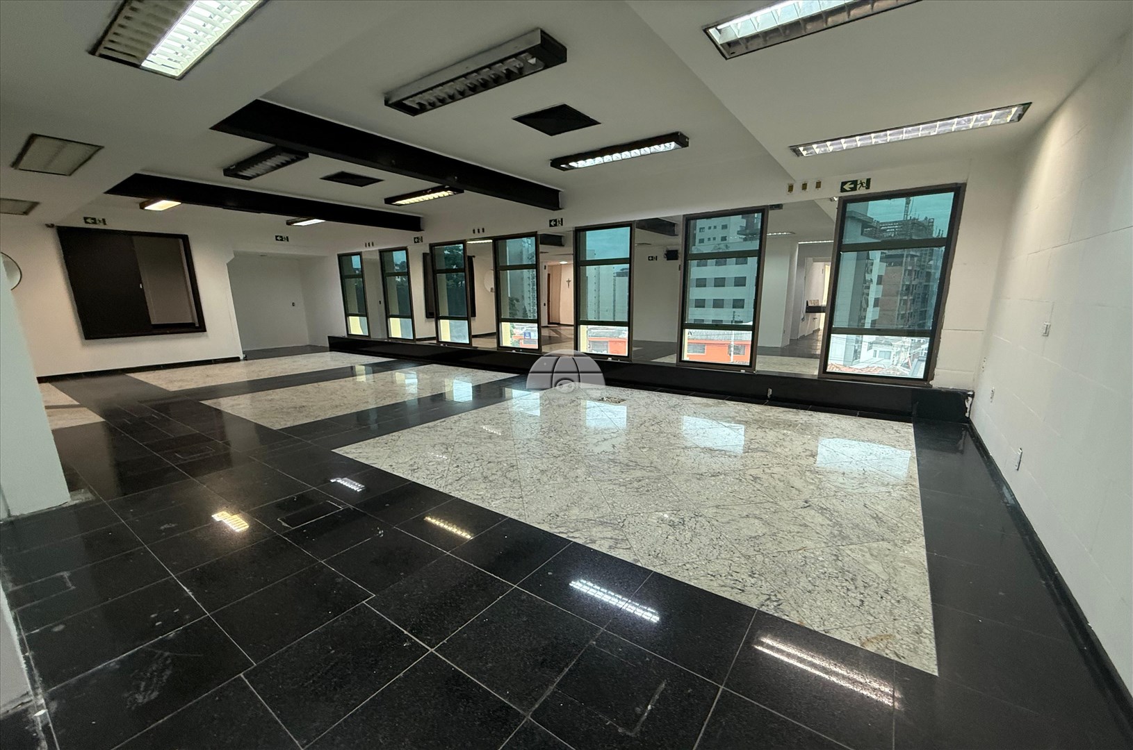 Sala/Conjunto Comercial à venda em Centro, Florianópolis — Portal Chave Fácil