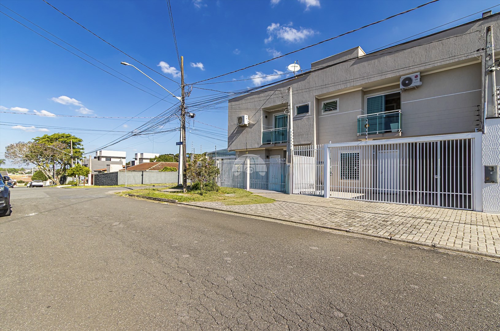 Sobrado à venda em Pinheirinho, Curitiba — Portal Chave Fácil
