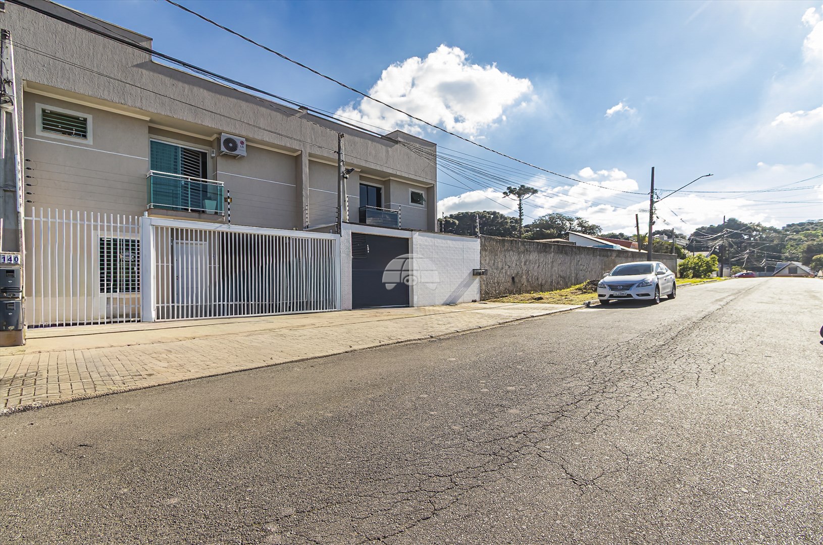 Sobrado à venda em Pinheirinho, Curitiba — Portal Chave Fácil
