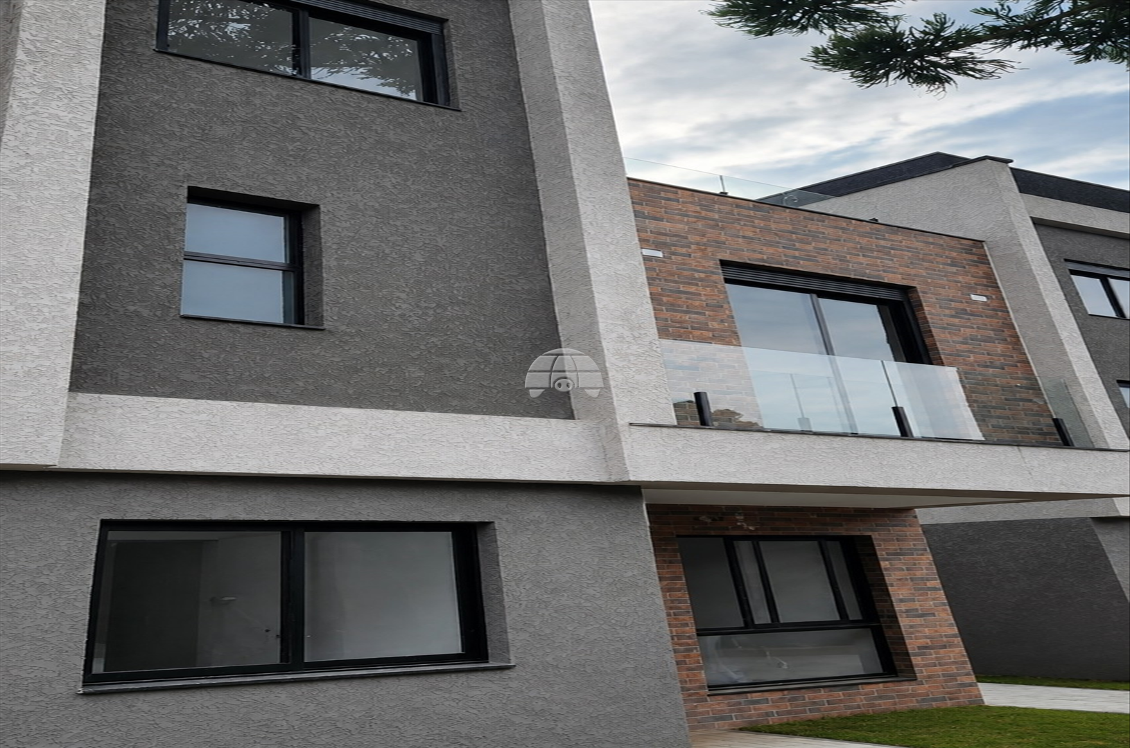 Sobrado à venda em Alto Boqueirão, Curitiba — Portal Chave Fácil