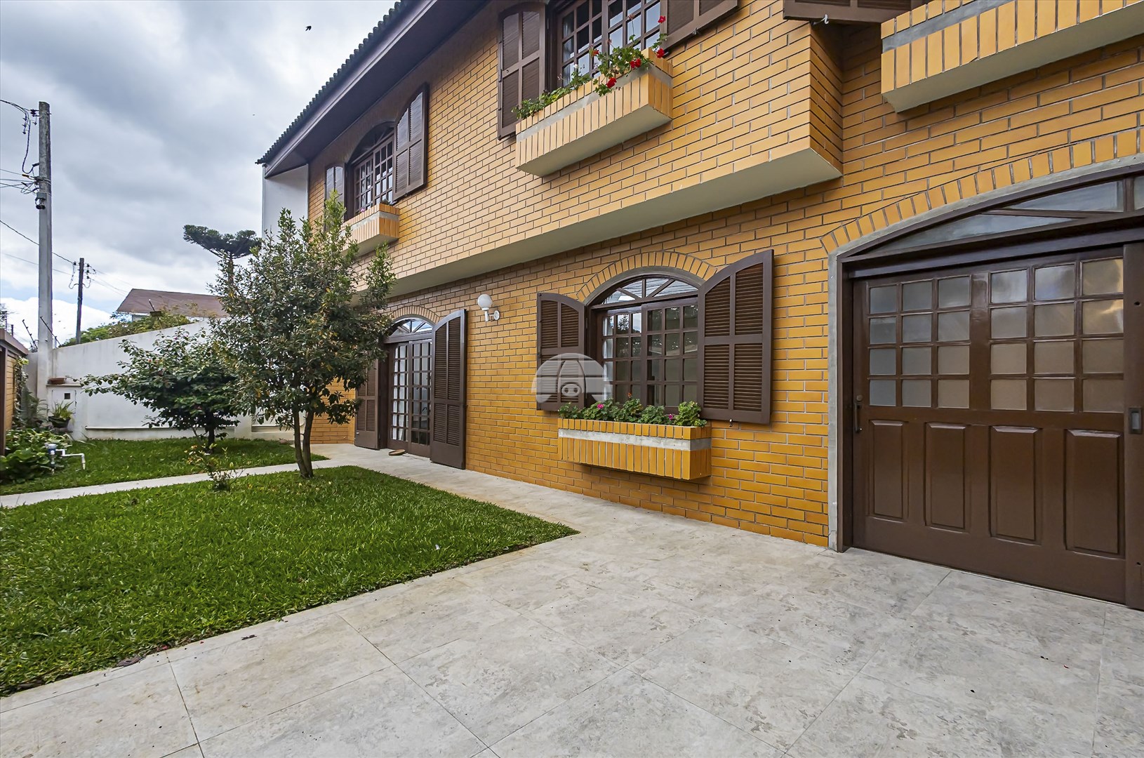 Casa à venda em Ahú, Curitiba — Portal Chave Fácil