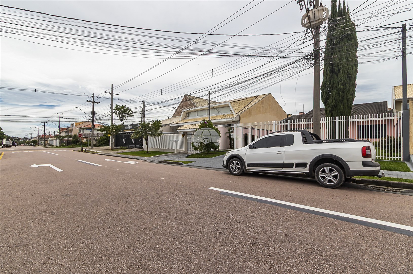 Casa à venda em Novo Mundo, Curitiba — Portal Chave Fácil