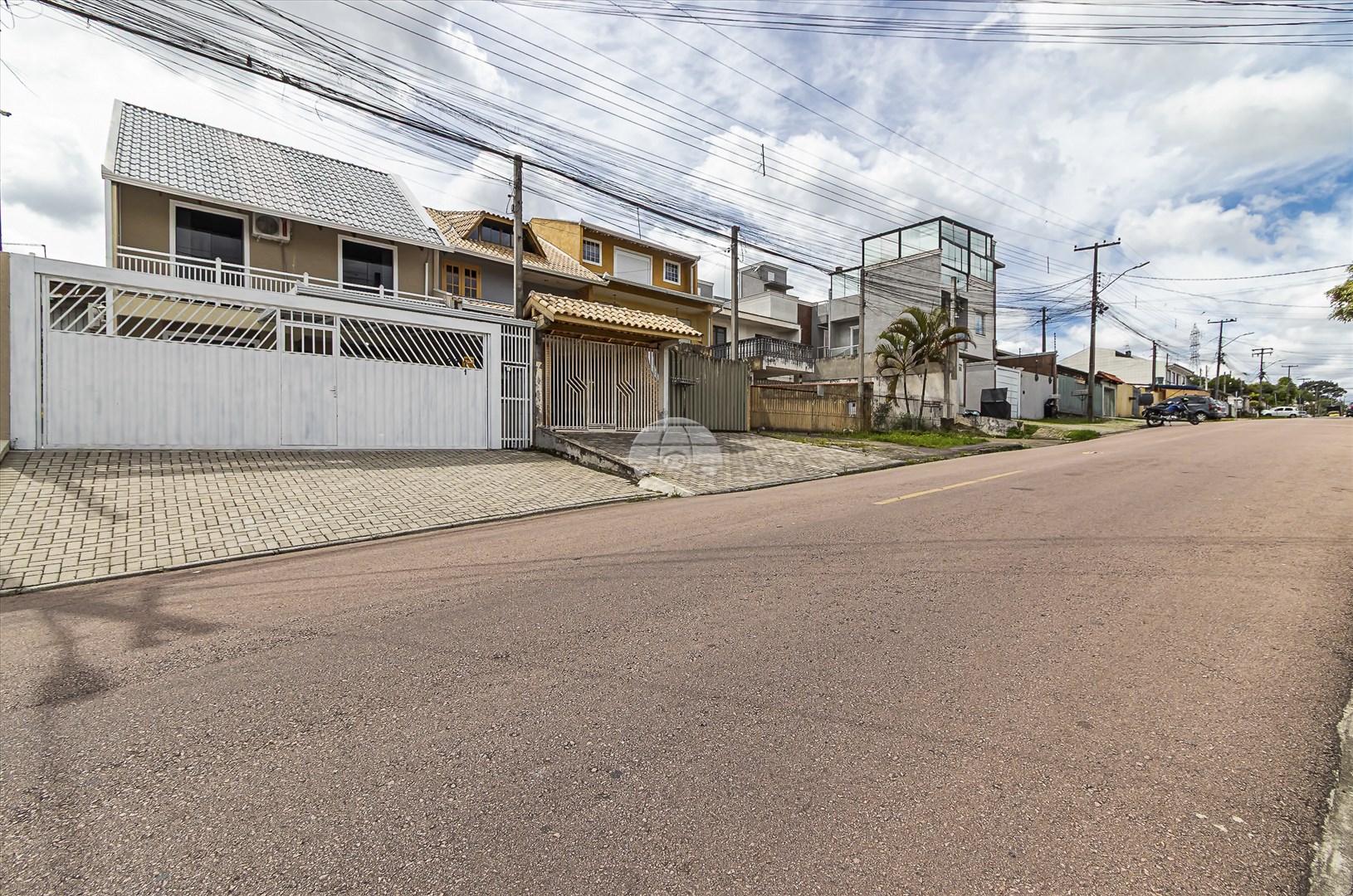 Casa à venda em Sítio Cercado, Curitiba — Portal Chave Fácil