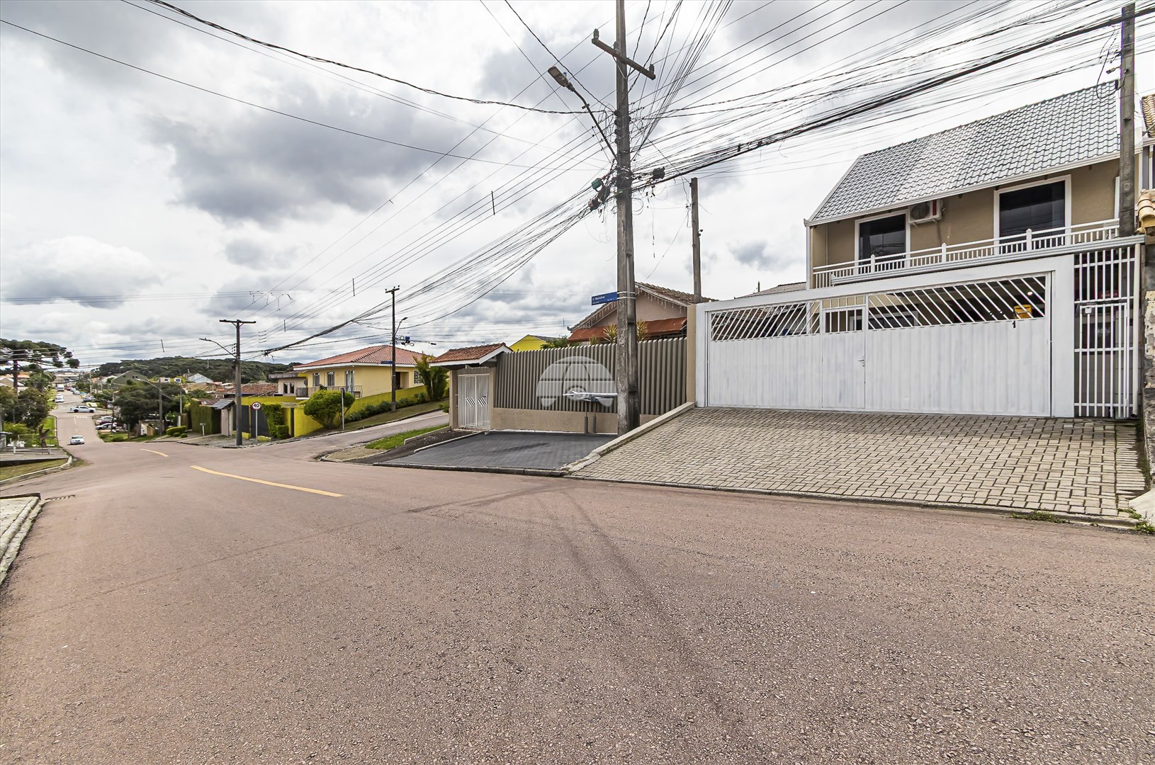 Casa à venda em Sítio Cercado, Curitiba — Portal Chave Fácil