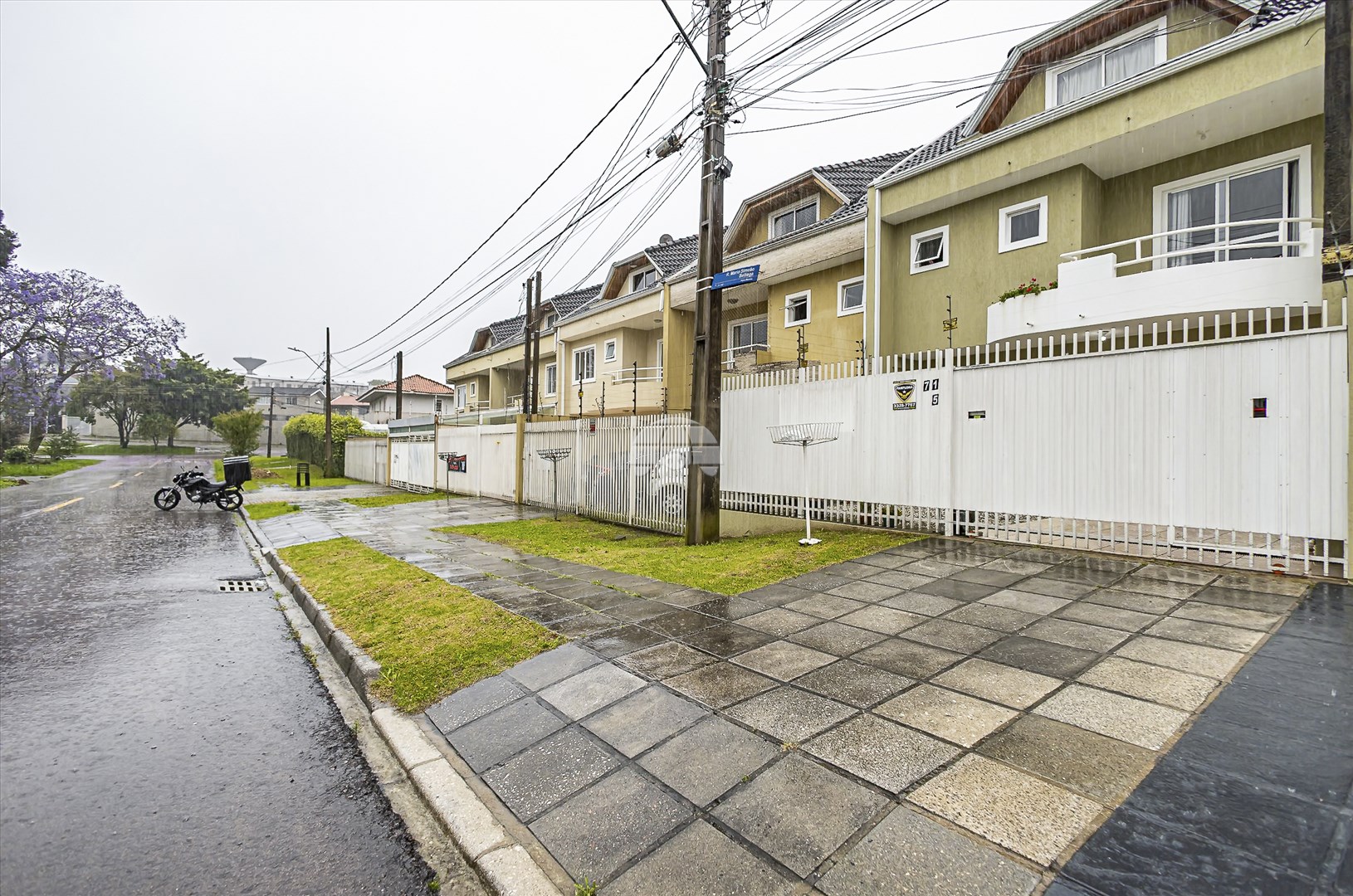 Casa à venda em Novo Mundo, Curitiba — Portal Chave Fácil