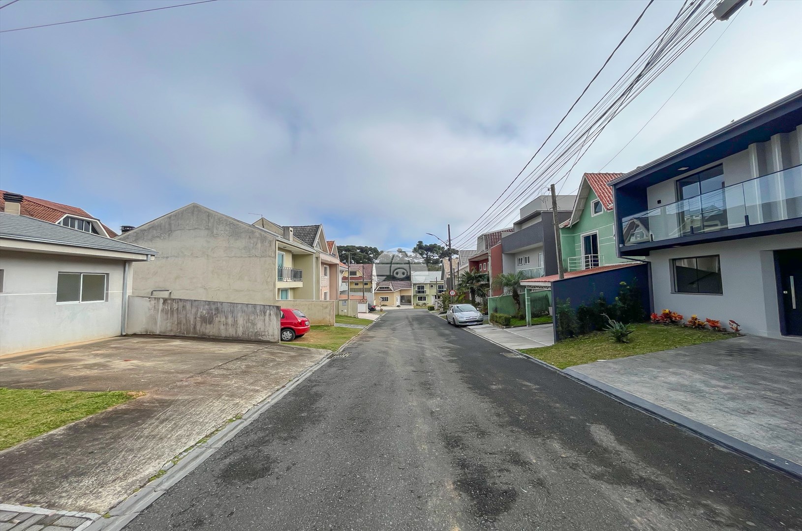 Casa para alugar em Cachoeira, Curitiba — Imobiliária Razão