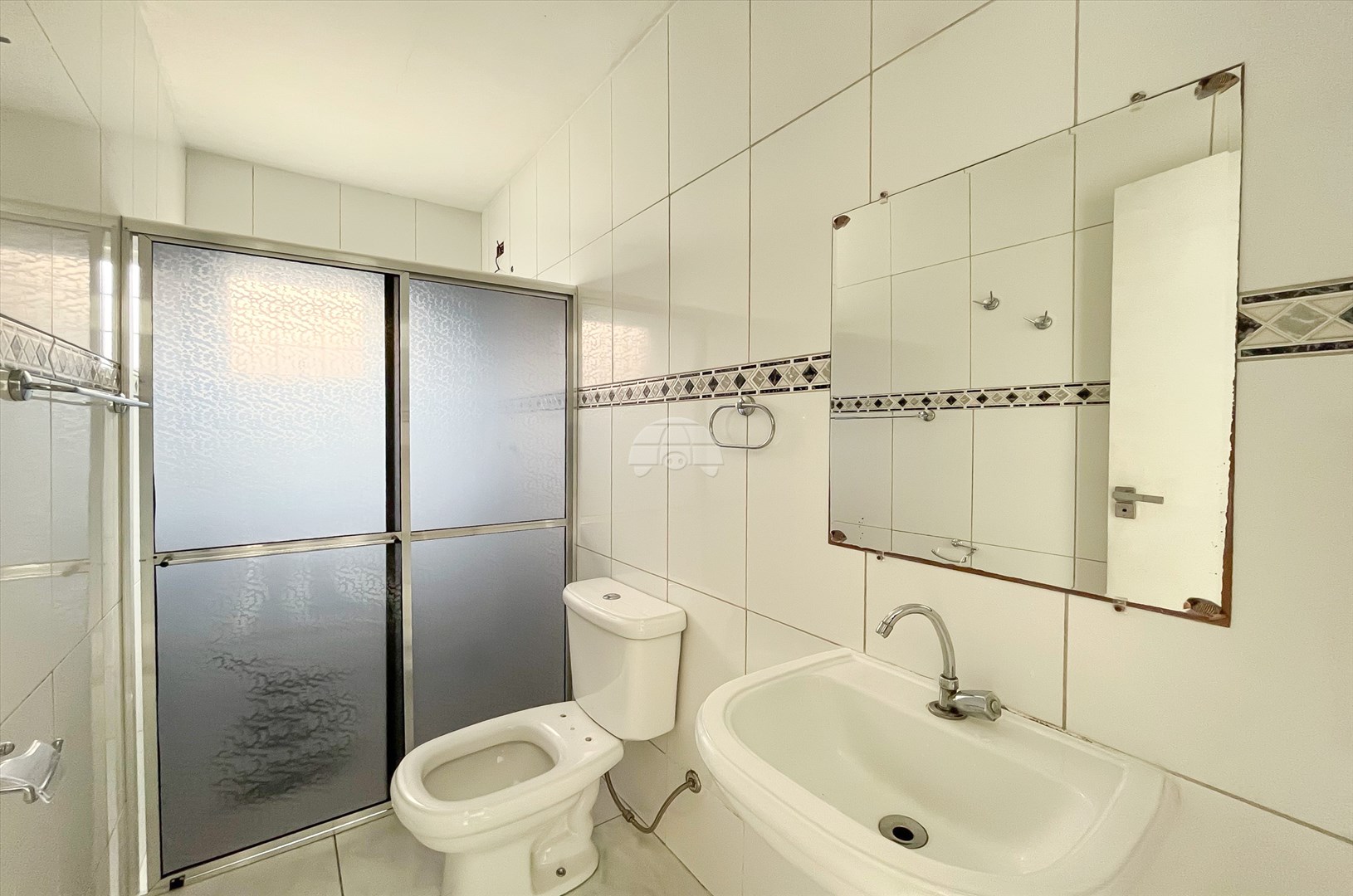 Casa para alugar em Cachoeira, Curitiba — Imobiliária Razão