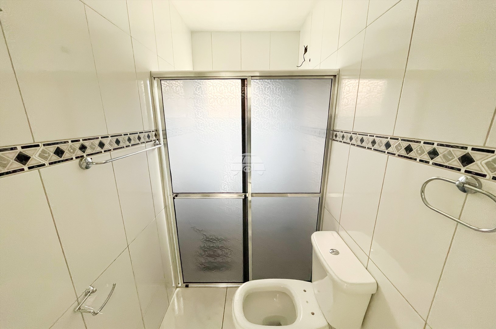 Casa para alugar em Cachoeira, Curitiba — Imobiliária Razão