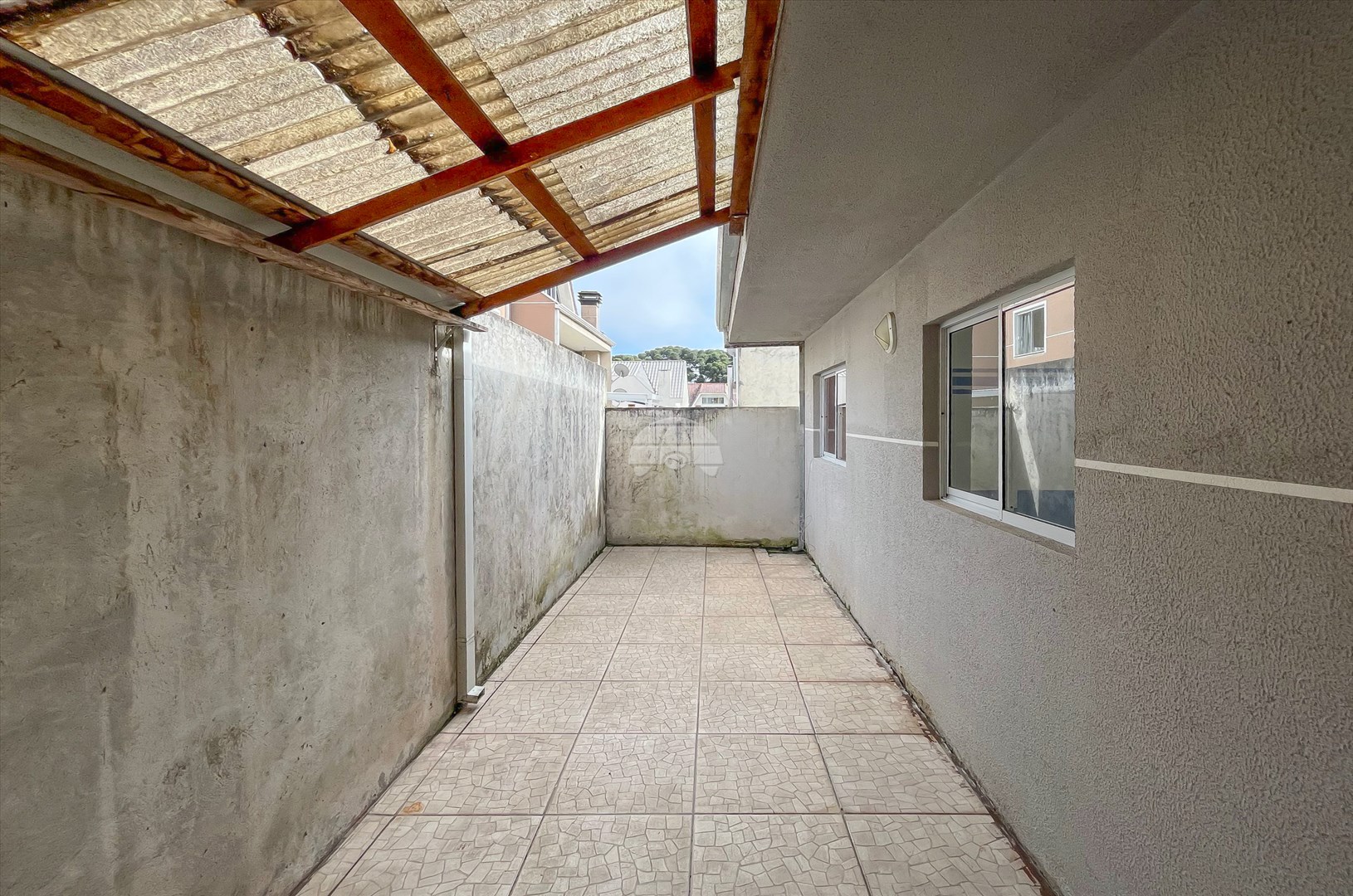 Casa para alugar em Cachoeira, Curitiba — Imobiliária Razão