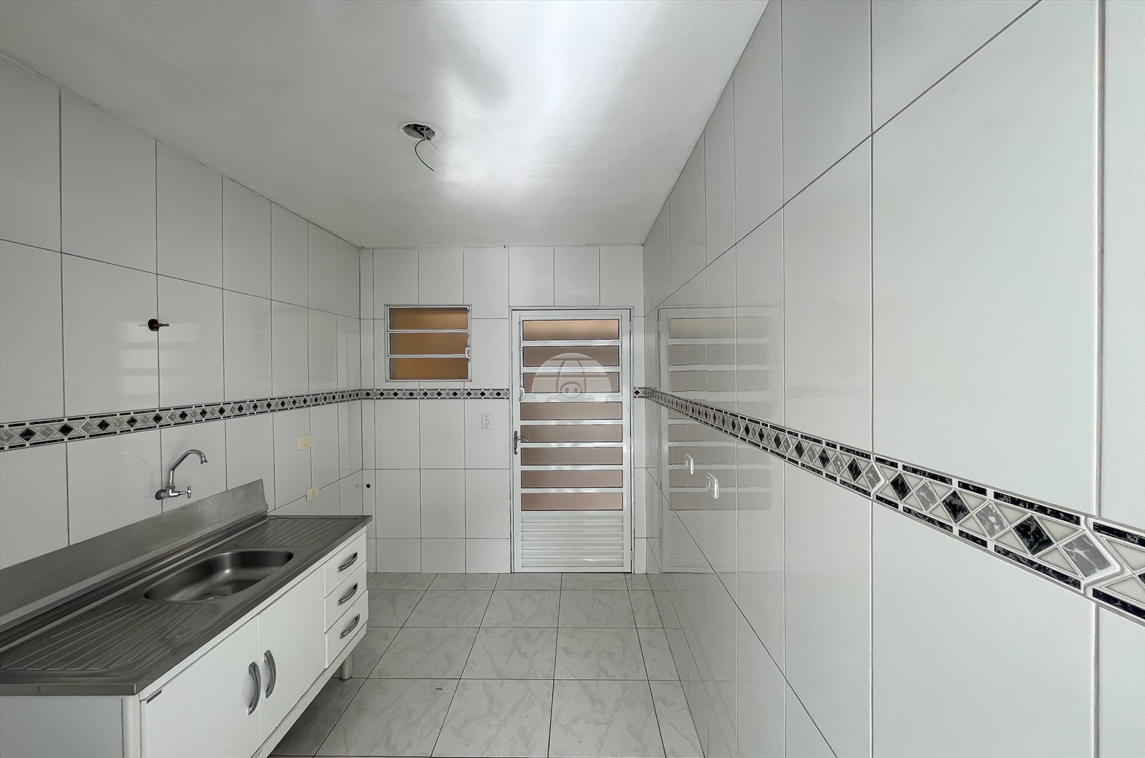 Casa para alugar em Cachoeira, Curitiba — Imobiliária Razão