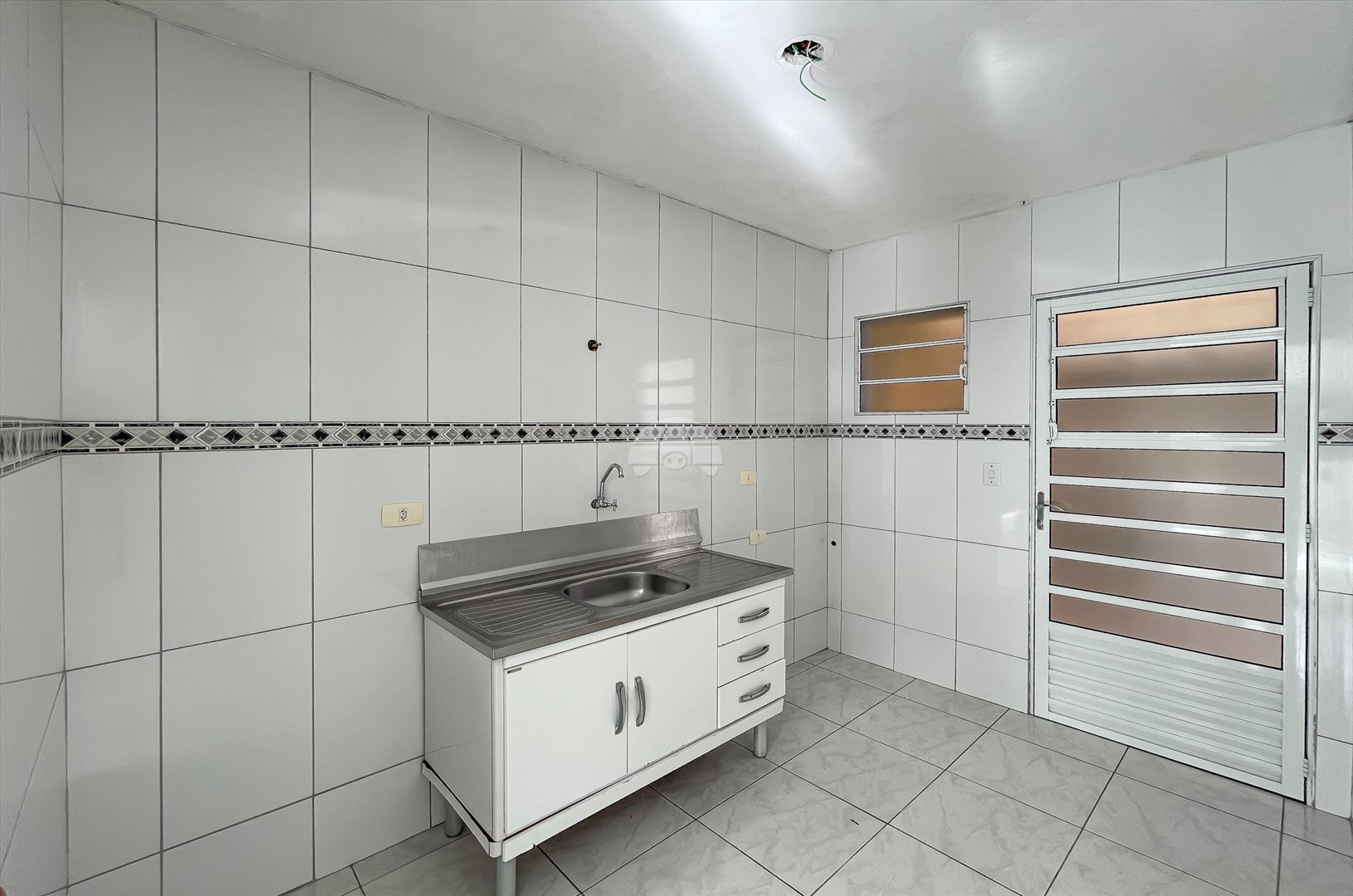 Casa para alugar em Cachoeira, Curitiba — Imobiliária Razão