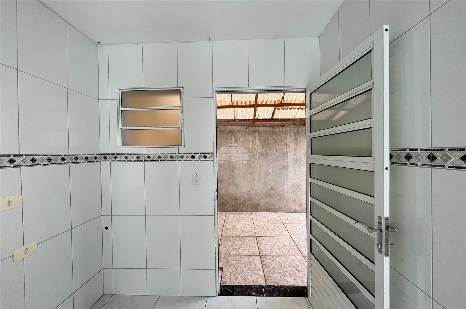 Casa para alugar em Cachoeira, Curitiba — Imobiliária Razão