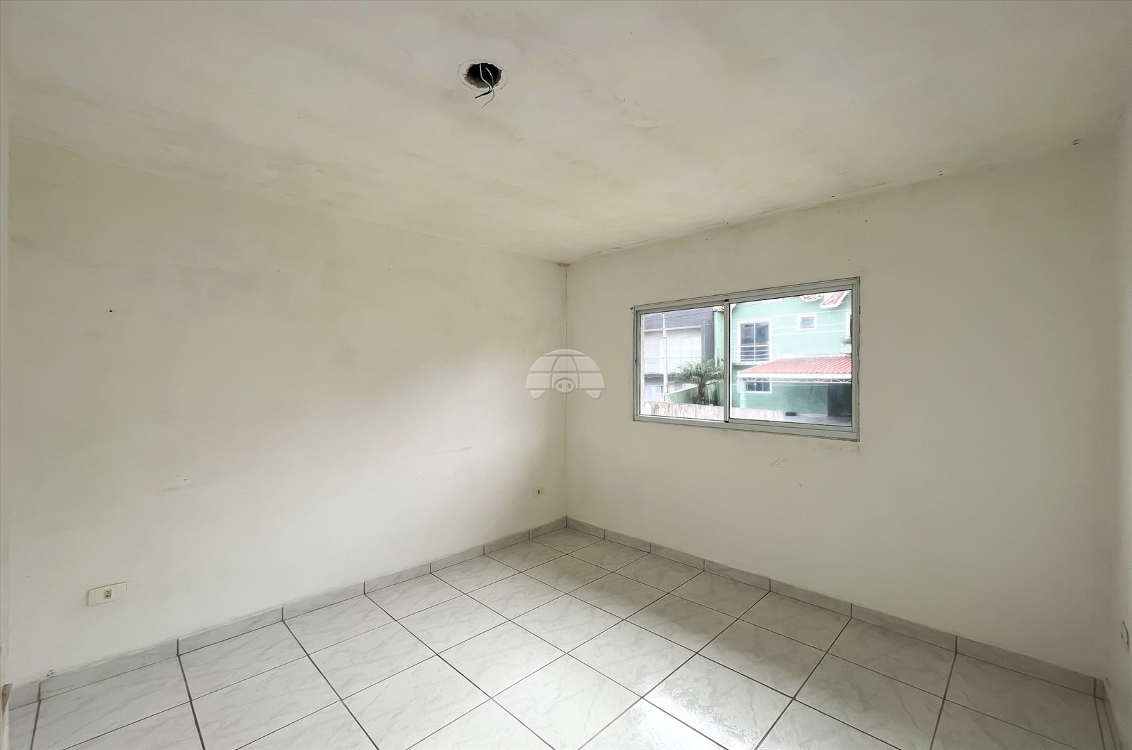 Casa para alugar em Cachoeira, Curitiba — Imobiliária Razão