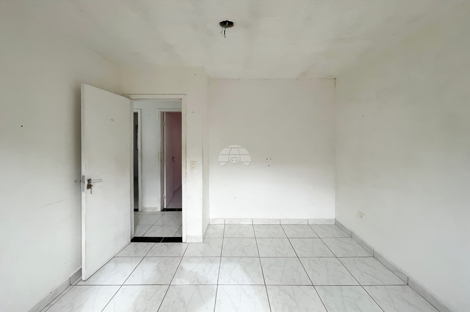 Casa para alugar em Cachoeira, Curitiba — Imobiliária Razão