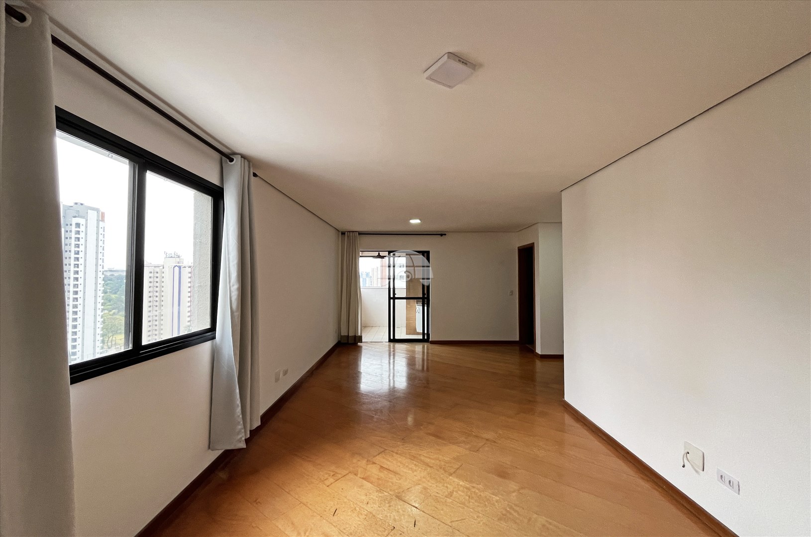 Apartamento para alugar em Cabral, Curitiba — Portal Chave Fácil