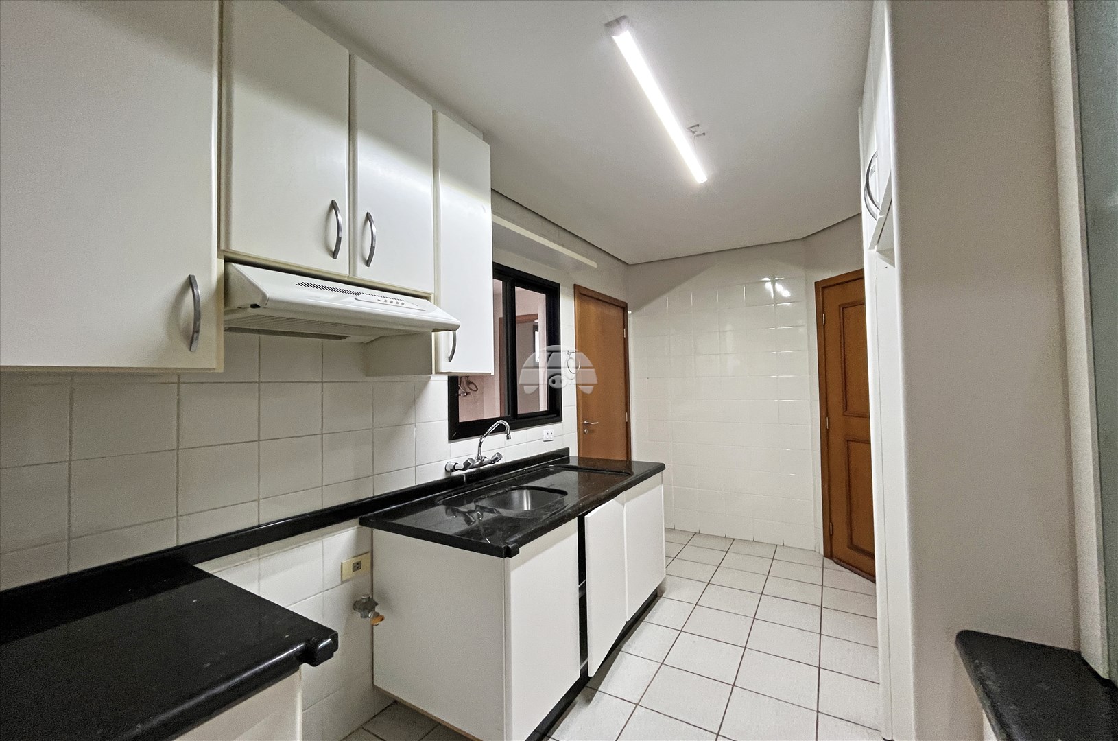 Apartamento Residencial para Locação no Bairro Cabral ref. 24389 (8 / 10)
