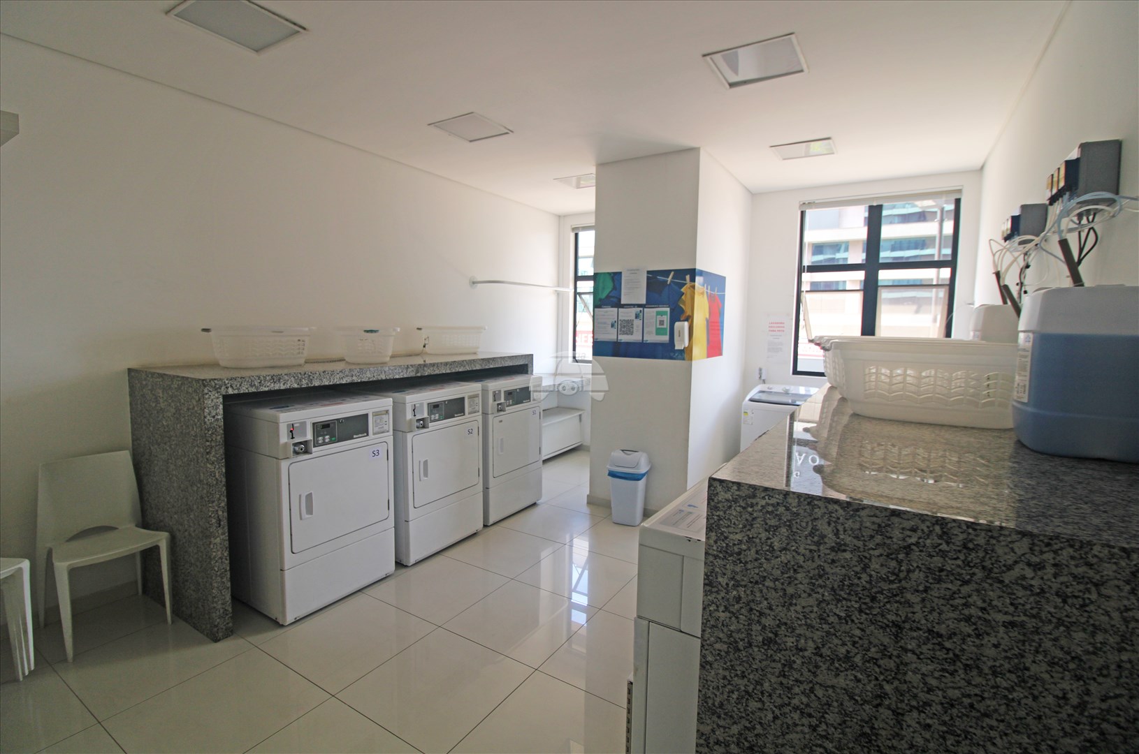 Apartamento para alugar em Centro, Curitiba — GOMES CONSULTOR IMOBILIARIO LTDA.