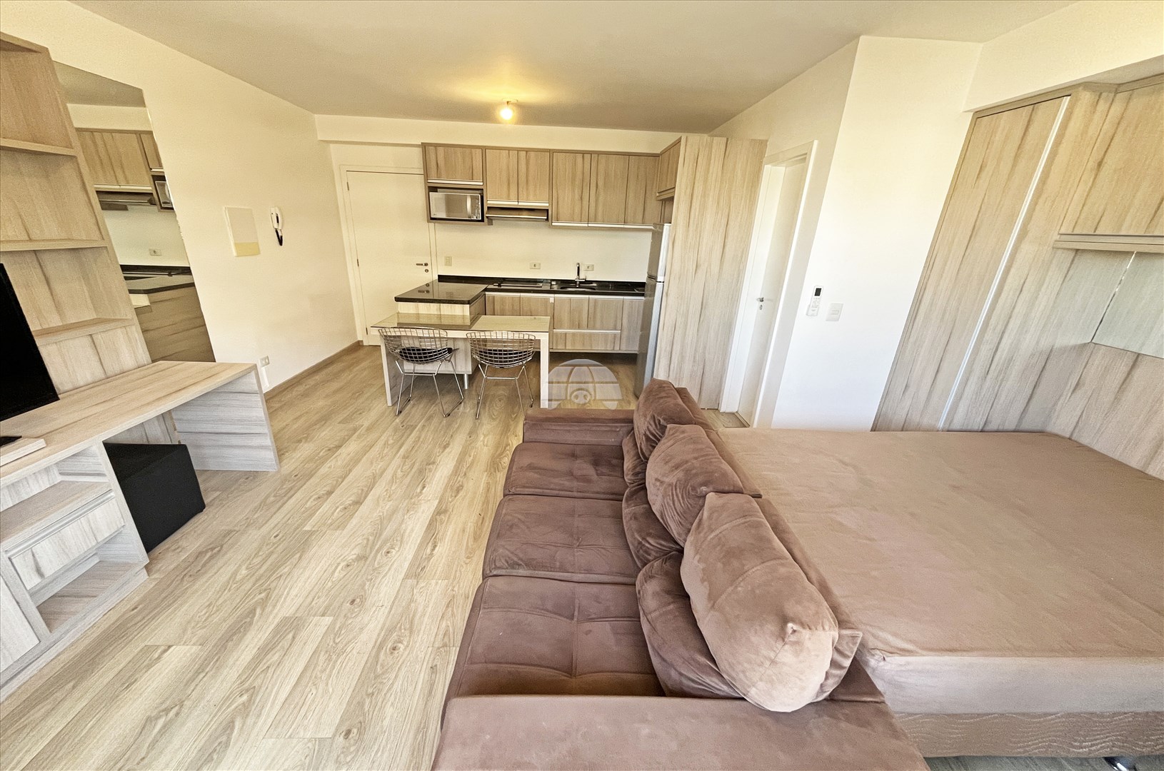 Apartamento para alugar em Centro, Curitiba — GOMES CONSULTOR IMOBILIARIO LTDA.
