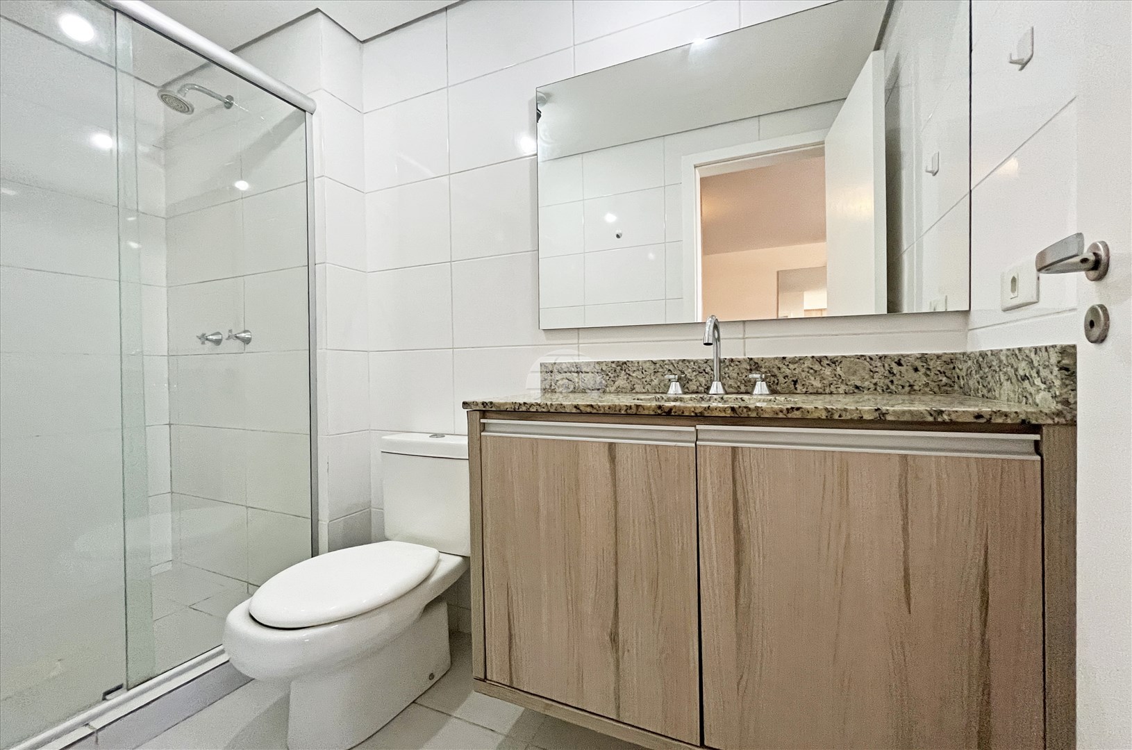Apartamento para alugar em Centro, Curitiba — GOMES CONSULTOR IMOBILIARIO LTDA.